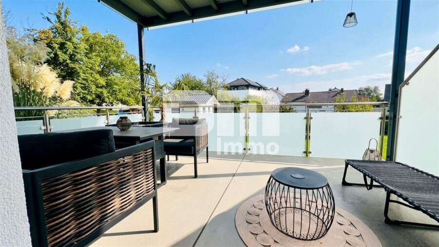 KFW 55 EE - kernsanierte / neuerstellte Erdgeschosswohnung Neubauzustand - Terrasse / Südausrichtung / Windschutz
